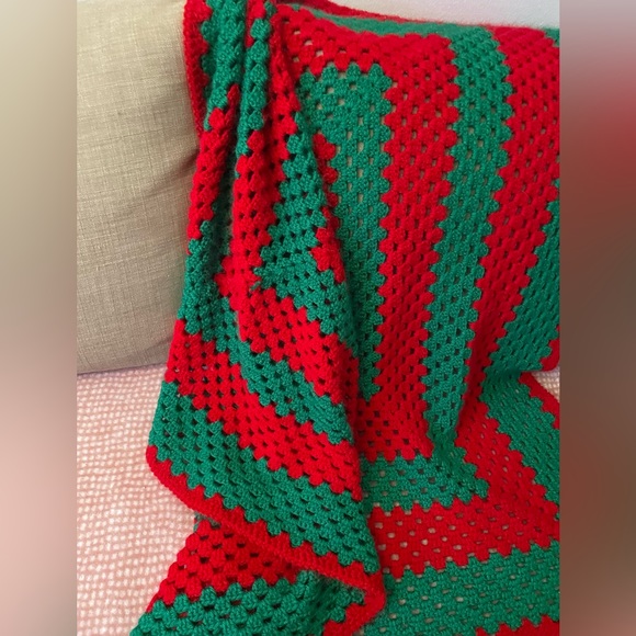 CROCHET multipurpose blanket acrylic wool, 41'x41'x41'x41'. Red-Green. Handmade - Picture 12 of 17